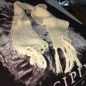 Forever 21 knitted shiny cream scarf